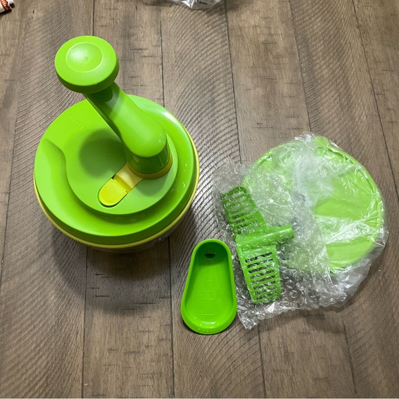 Tupperware Quick Chef Pro System Food Processor Hand Cranked - Picture 2 of 3